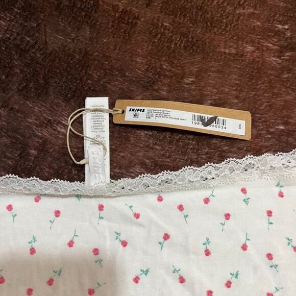 SKIMS Lightweight Cotton Lace Trim Boyshort Snow Ditzy Rose Print Large NWT - Picture 8 of 9